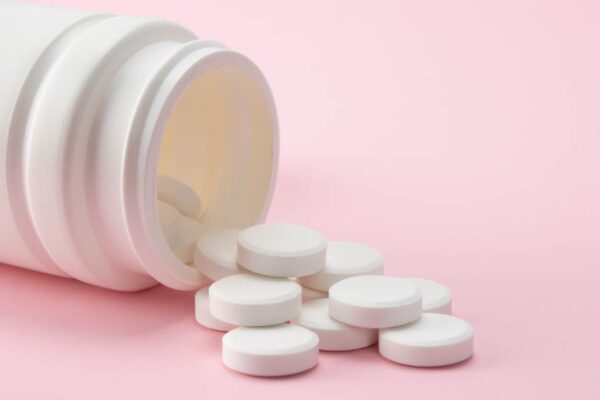 pills-pink-background