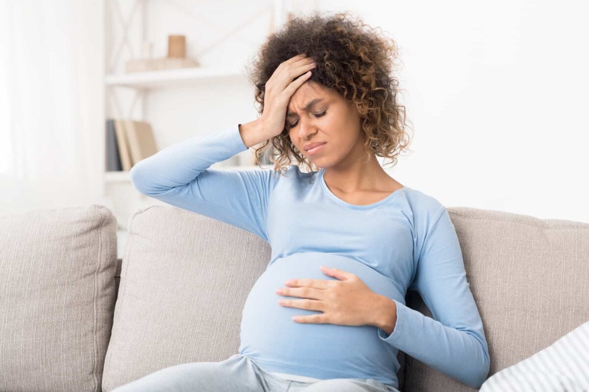 woman pregnant with headache